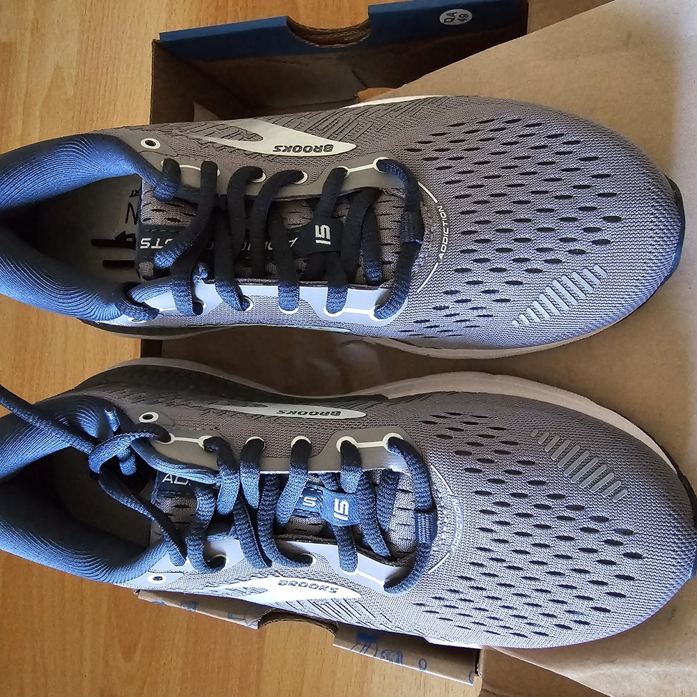 Brooks Addiction WOMENs Gray Running Shoes NIB - Picture 2 of 5